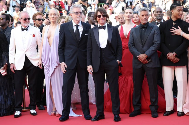 Cannes, Frankreich - 14. Mai: Erik Jendresen, Pom Klementieff, Christopher McQuarrie, Joel Bervell, Tom Cruise, Hayley Atwell, Esai Morales und Greg Tarzan Davis besuchen die