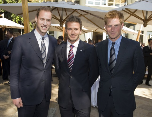 Johannesurg - 19. Juni: (N0 -Veröffentlichung in britischen Medien für 28 Tage) Prinz William, Prinz Harry und David Beckham besuchen im Namen des englischen Fußballverbandes zu Ehren des FIFA -Weltmeisterschaft 2010 2010 am 19. Juni 2010 in Johannesburg einen Empfang für FIFA -Beamte. (Foto von Samir Hussein/Wirmage)