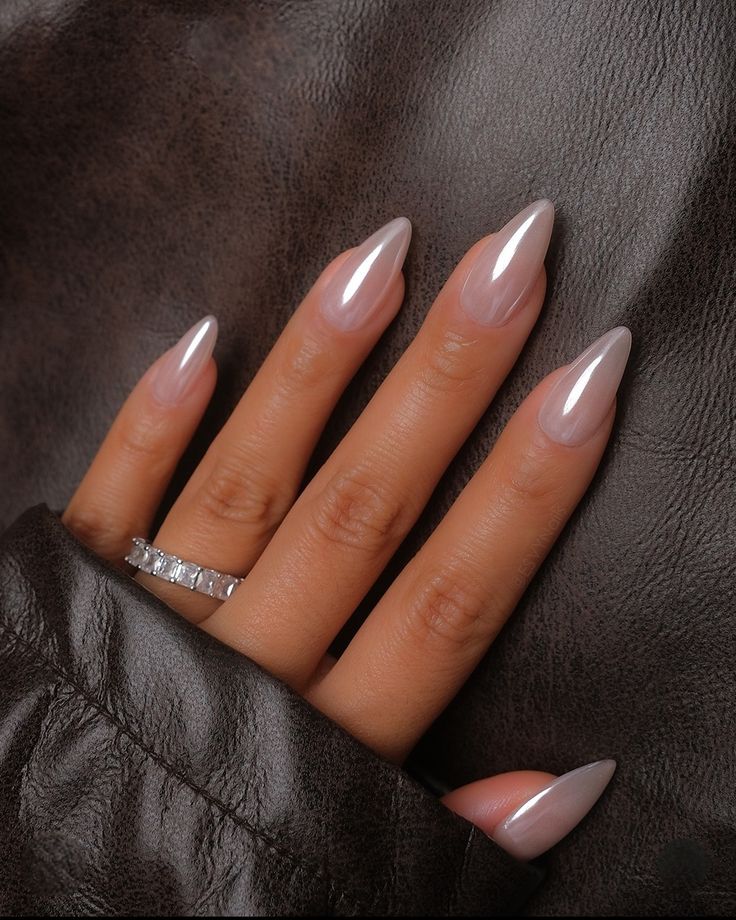 Neutraler Chromnagel Inspo 2025