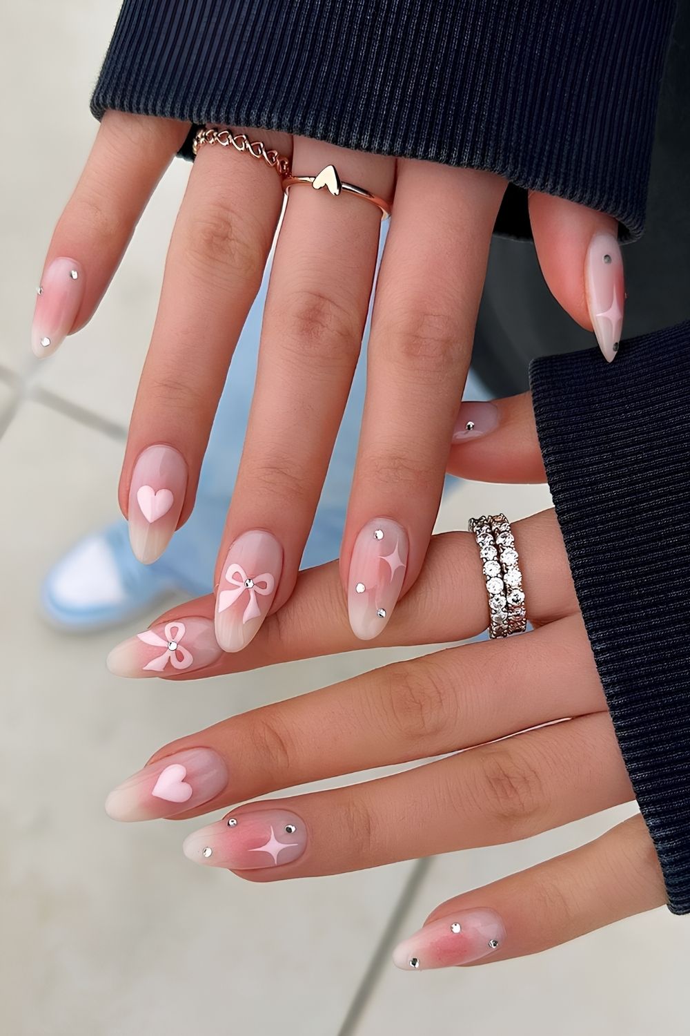 Pink Blush Nägel mit Schleifen und Sternen
