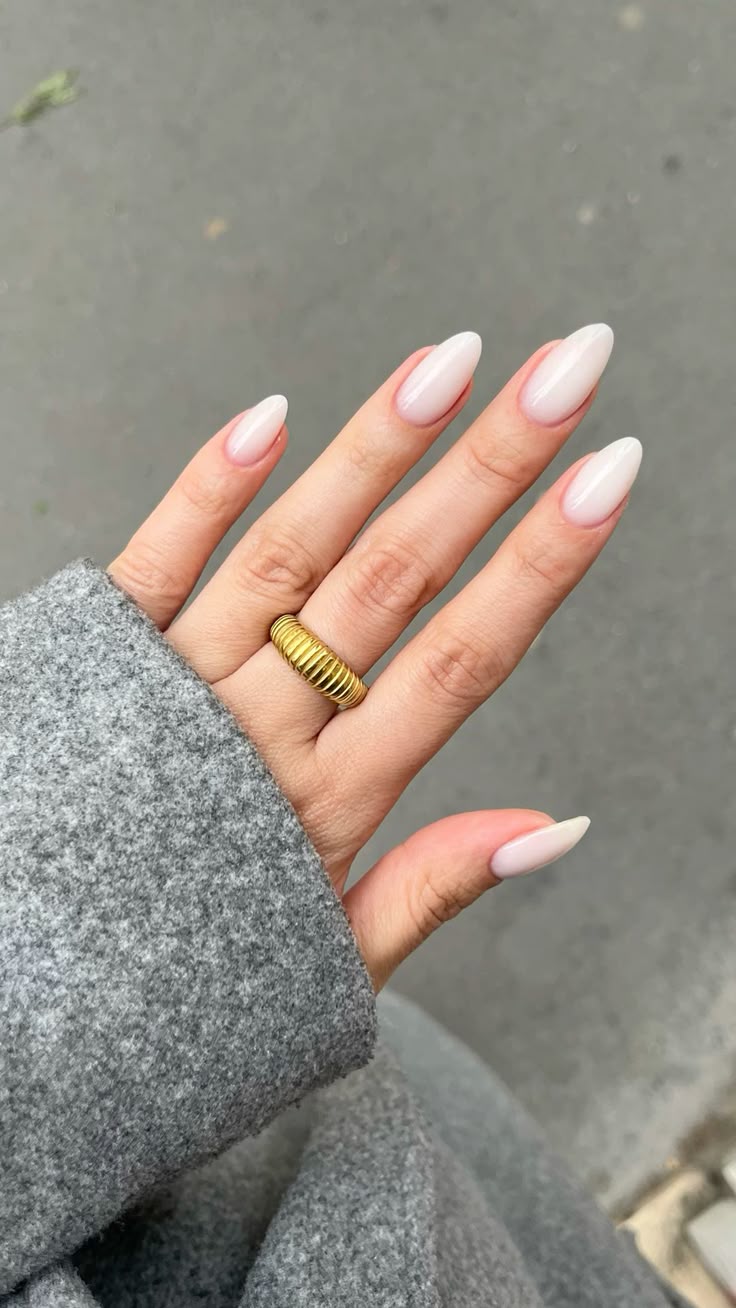 Weiße Mandelnageldesigns