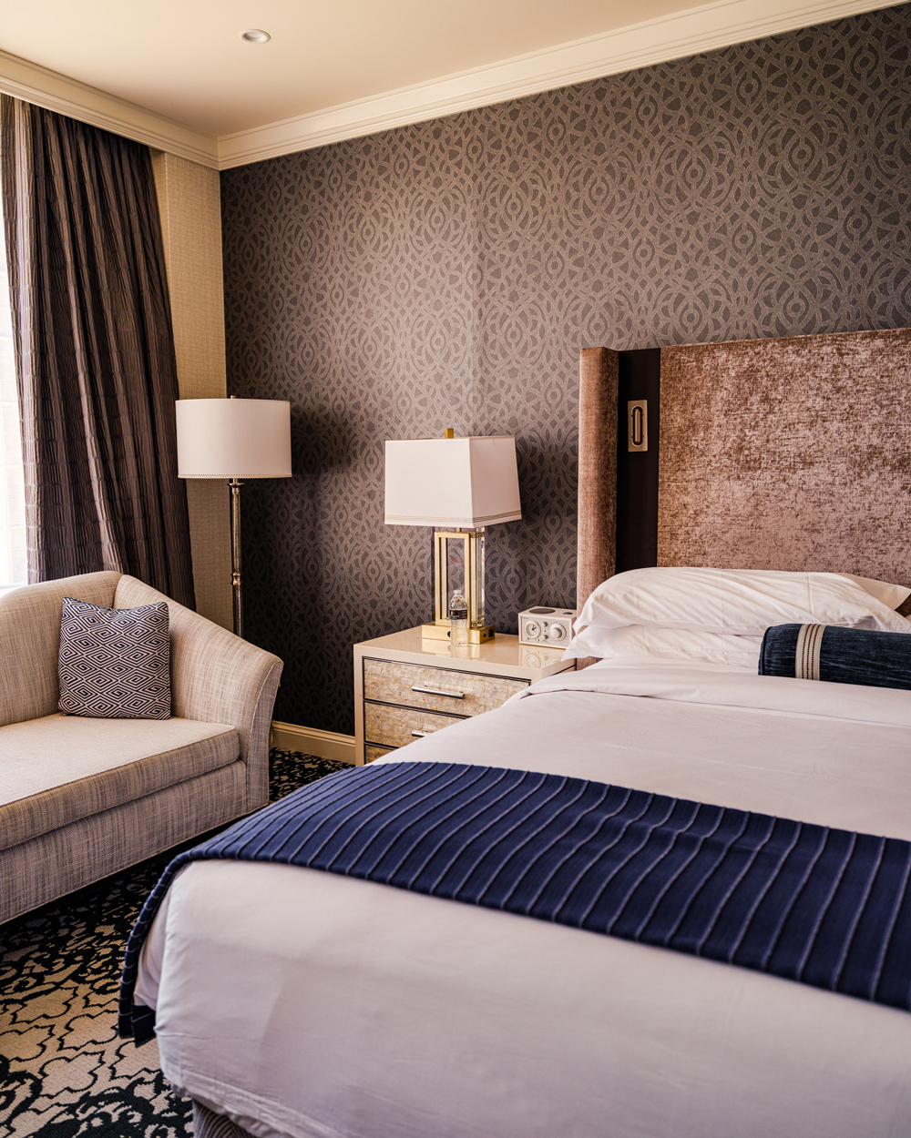 Alicia Tenise Blog teilt den Ritz -Carlton San Francisco Review: Timeless Elegance trifft den modernen Luxus - auf Foto: Ritz Carlton San Francisco Room und Club Level