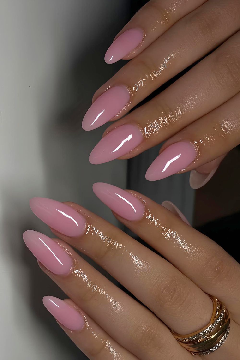 Hochglänzende rosa Mani