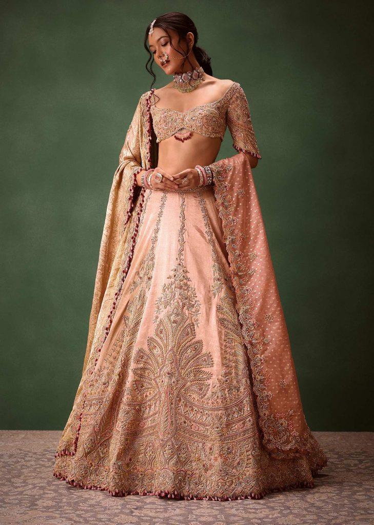 Rohe rohe Seidenhandarbeit Lehenga Choli mit Dupatta