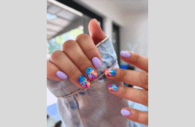 23 mutige kurze Sommernägel Idee für einen schicken minimalistischen Look 19 Lila Nägel, blauer und rosa Sommernagel