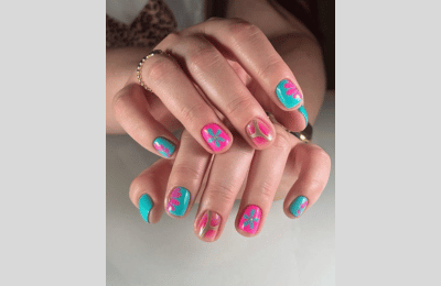 23 mutige kurze Sommernägel Idee für einen schicken minimalistischen Look 22 Sommernagelkunst, Sommerkurznageldesigns, grüner und rosa Nagel