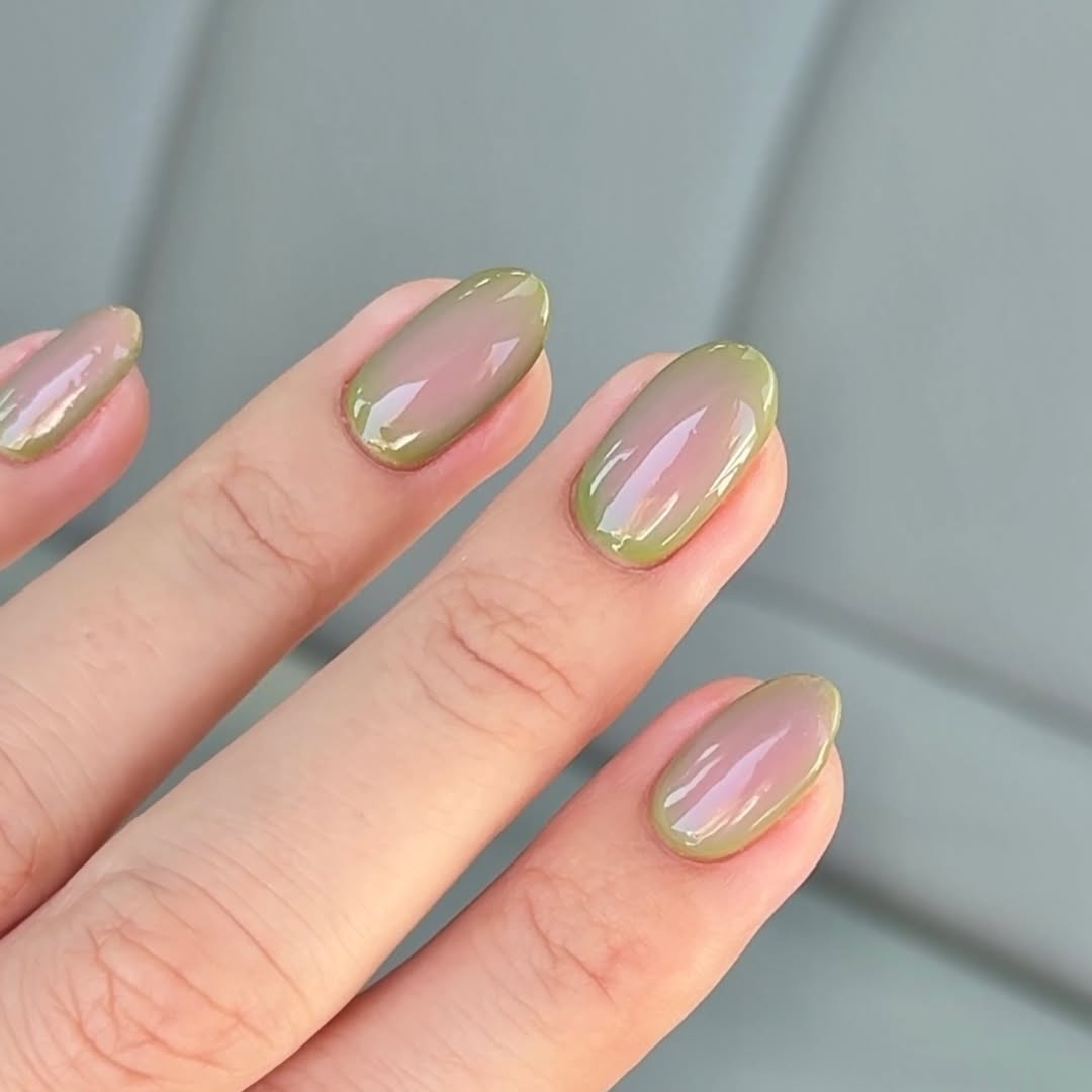 Erdbeer-Matcha-Nagel-Ideas-Trendy-Summer-Nails