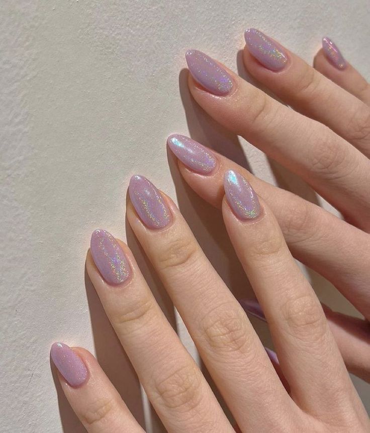 Lilac Irisierende Mandel Sommernägel Juni 2025