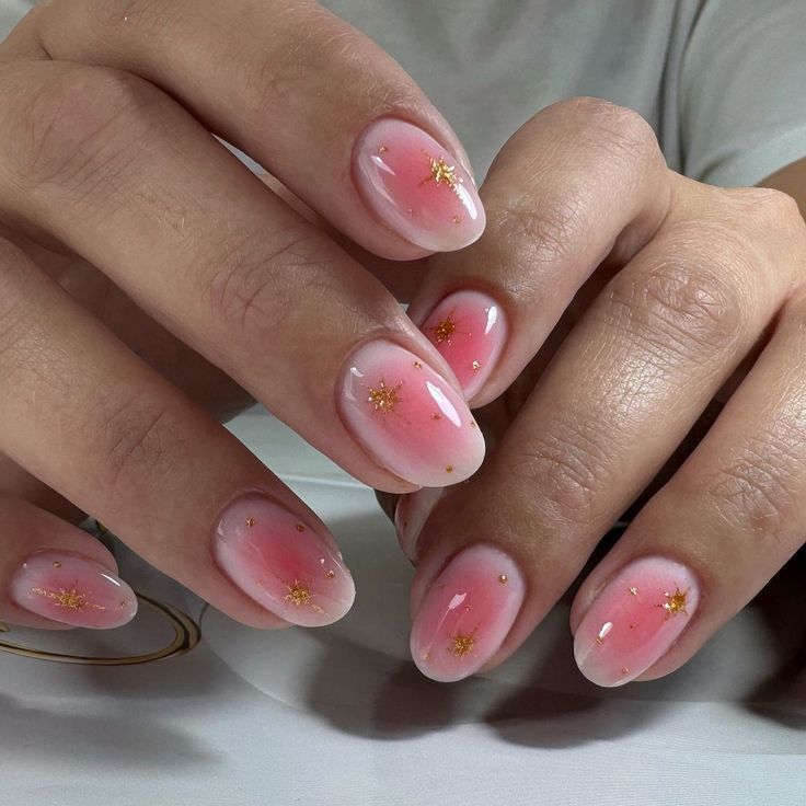 Hellrosa bis dunkelrosa Aura -Nägel mit Starburst -Abziehbilden