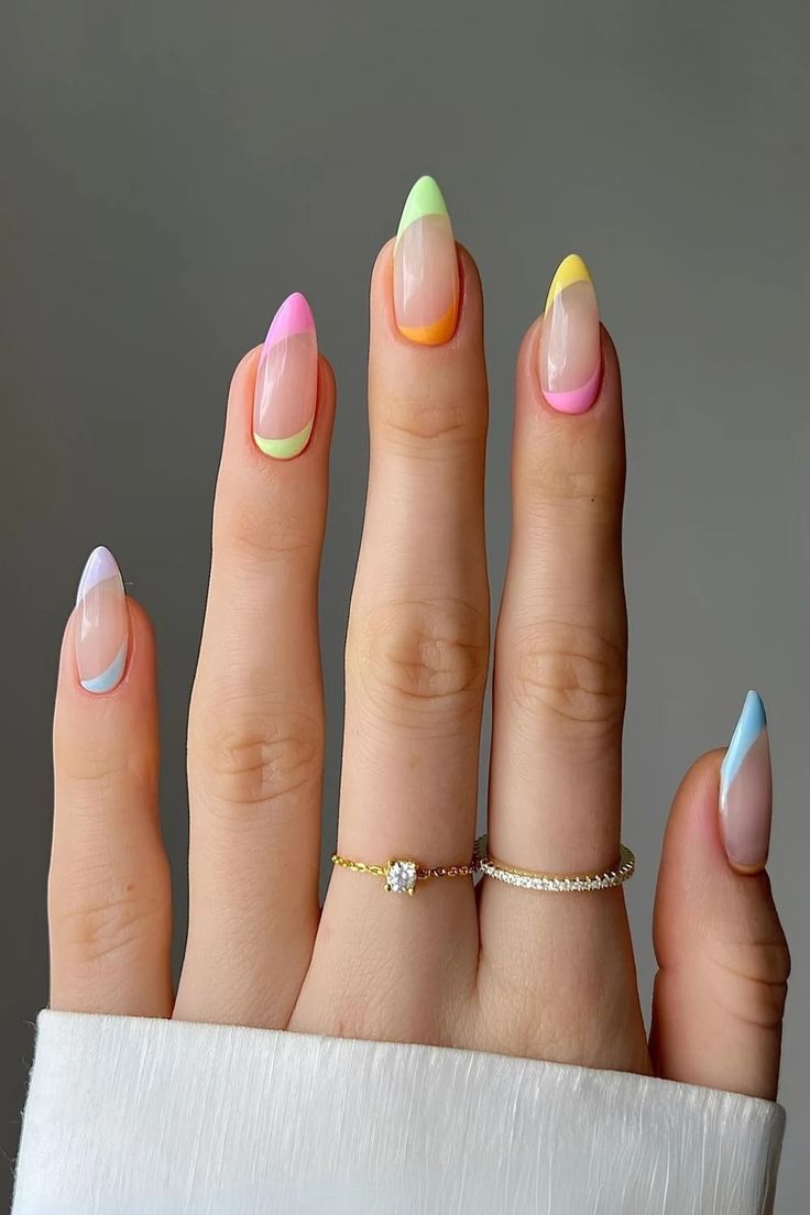Sommer Rainbow French Tipp Mandelnägel
