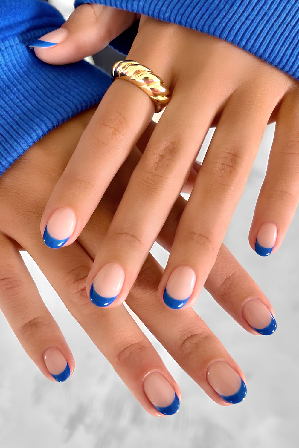 Royal Blue French Tipp Maniküre