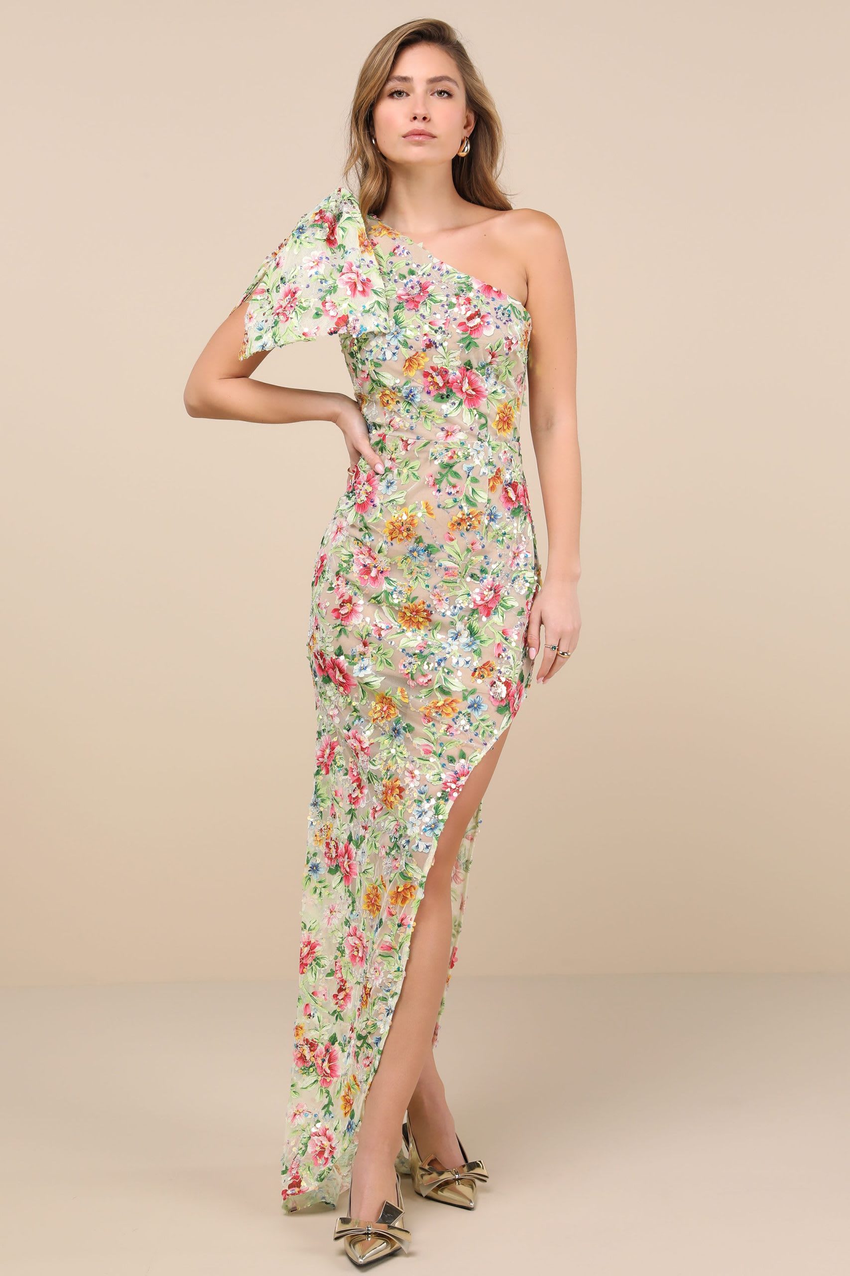 Paillettenblumen -ein Schulter -Maxikleid